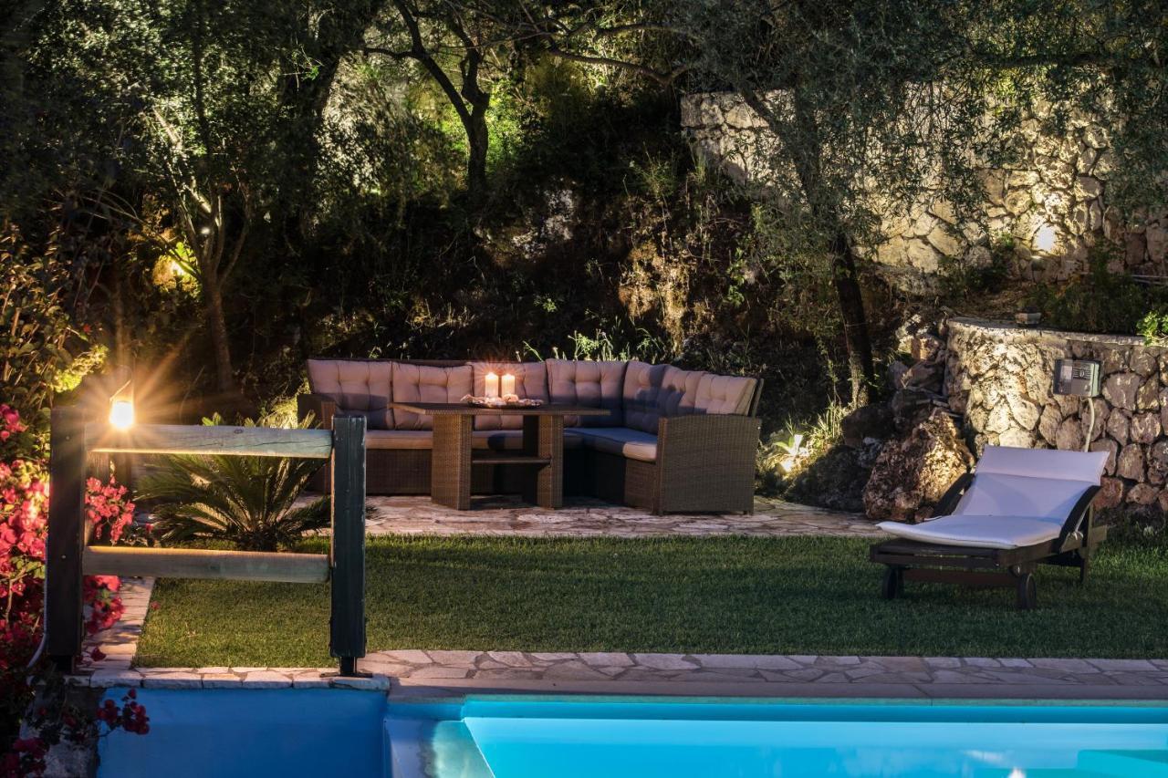 Villa Pasithea - Breathtaking Seaviews, Infinity Pool, Privacy, Close To The Beach Nydri  Bagian luar foto